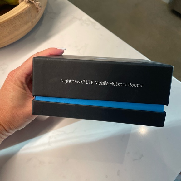 Netgear Nighthawk mobile hotspot router MR1100 from AT&T - Picture 9 of 9